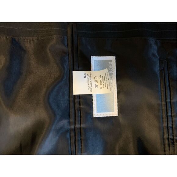 Michael Kors suit black with stripes  42L and 35w - Picture 4 of 7
